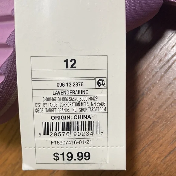 🎉FINAL PRICE!🎉 NWT Shade & Shore Lavender Velcro Strap Sandals Assorted… - Picture 4 of 4